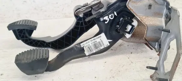 Peugeot 301 Pedal assembly 9807334080 2770246