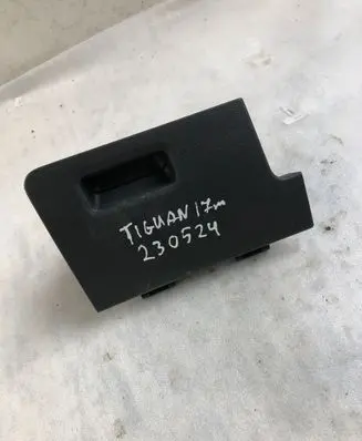 Volkswagen Tiguan Glove box 5nb857919
