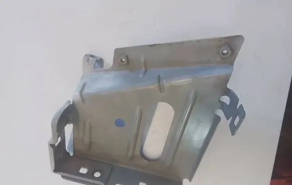 Renault Master III Fender mounting bracket 43G37490R