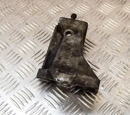 Volvo S80 Engine mounting bracket 9445231