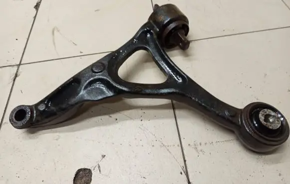 Volvo XC90 Front lower control arm/wishbone