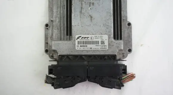 Iveco Daily 6th gen Engine control unit/module 5801919281 10R057789 0281032557
