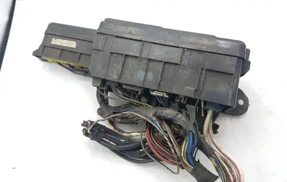 Toyota Avensis T220 Fuse box set 8272005010