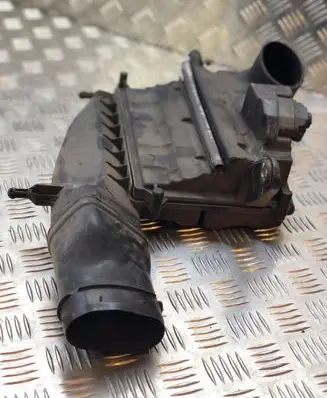 Mercedes-Benz E W211 Air filter box A6420940304