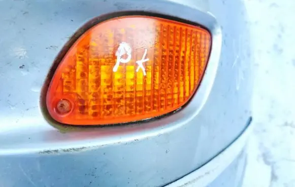 Ford Focus Front indicator light
