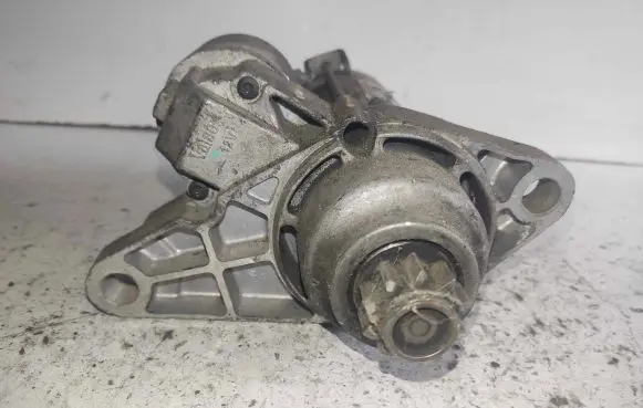 Volkswagen Golf V Starter motor 02T911023