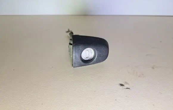 Toyota Hilux (AN10, AN20, AN30) Front door lock (next to the handle) 