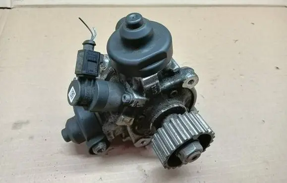 Audi Q5 SQ5 8R Fuel injection high pressure pump 0445010646 059130755BK