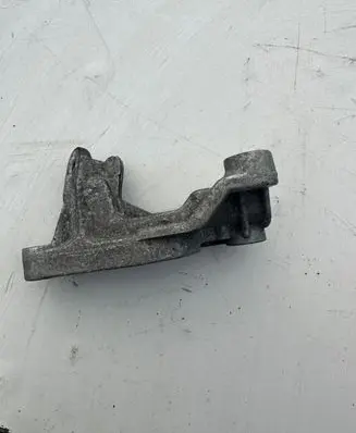 Mercedes-Benz C W204 Engine mounting bracket A2711410148