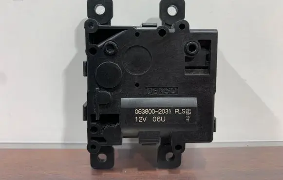 Toyota Prius (XW50) Air flap motor/actuator 0638002031