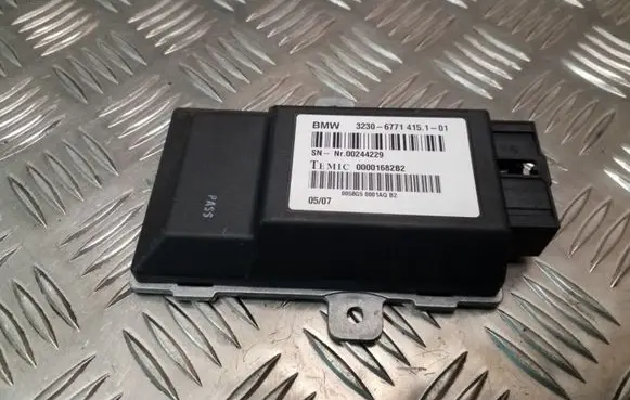 BMW 7 E65 E66 Steering rack control module 6771415