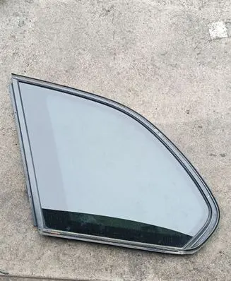 BMW X5 E53 Rear side window 43R00069