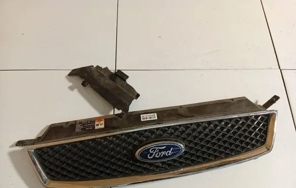 Ford Focus C-MAX Front grill 3M51R8138