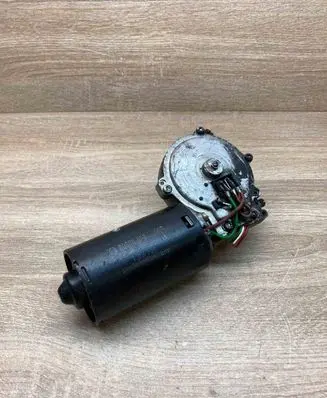 BMW 5 E34 Wiper motor 1384758 0390241413