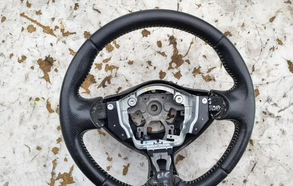 Nissan Juke I F15 Steering wheel 