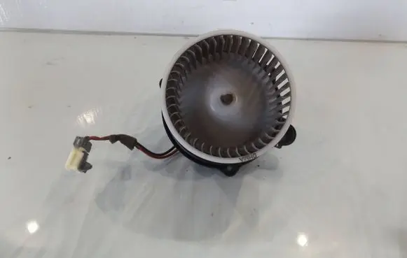 Hyundai i30 Air conditioning (A/C) fan (condenser)
