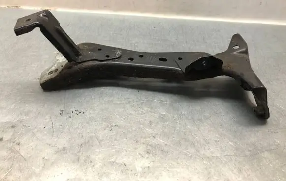 Audi A3 S3 8V Fender mounting bracket 8V0821135A