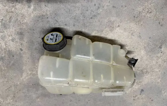 Volvo V40 Coolant expansion tank/reservoir 31338764