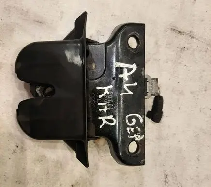 Audi A4 S4 B5 8D Tailgate/trunk/boot lock/catch/latch 8D9827520A