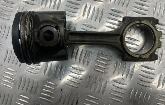 Volvo V70 Piston with connecting rod 81L791