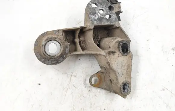 Audi A4 S4 B5 8D Engine mounting bracket 8D0199352H