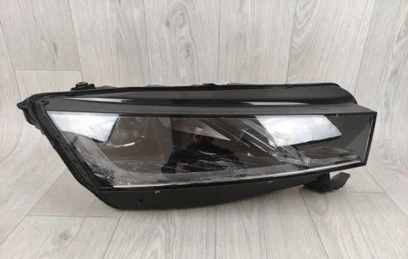 Skoda Octavia Mk4 Headlight/headlamp 5E4941016B 0301118234AC LE18A6419