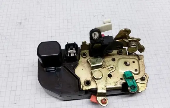 Chrysler Sebring (ST-22 - JR) Front door lock
