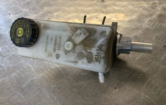 Renault Kangoo II Master brake cylinder 0204Y24321