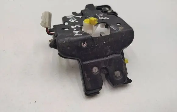 Mazda 3 I Tailgate/trunk/boot lock/catch/latch