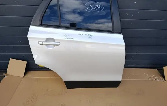 Suzuki SX4 S-Cross Rear door