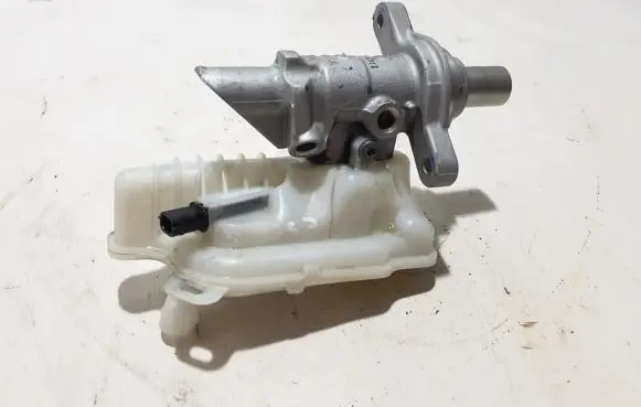 Master brake cylinder
