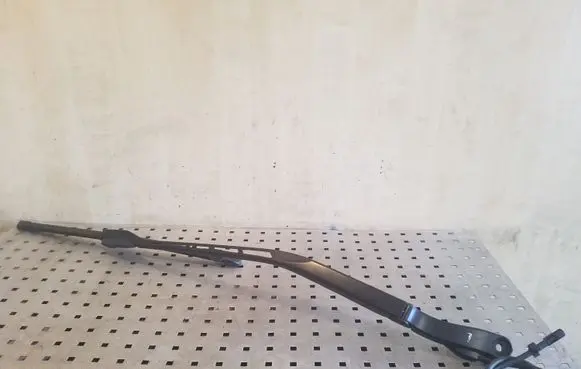 Front wiper blade arm