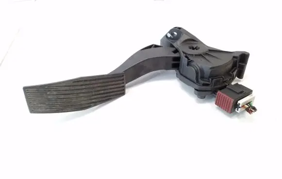 Opel Insignia A Accelerator throttle pedal 13237352
