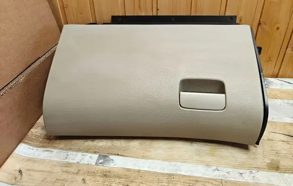 Subaru Outback Glove box