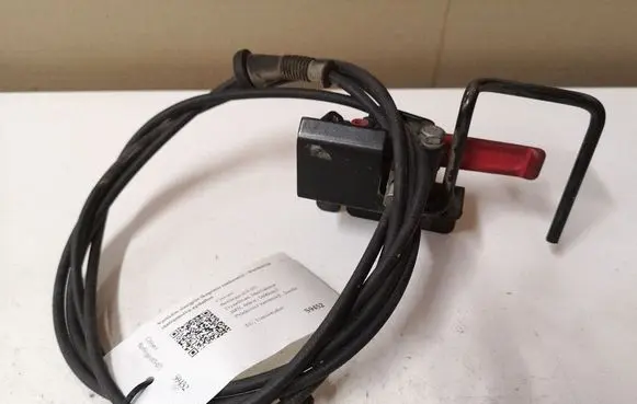 Citroen Berlingo Engine bonnet (hood) release handle