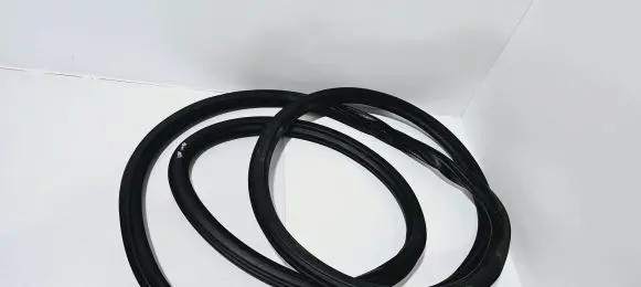 Audi Q7 4M Front door rubber seal