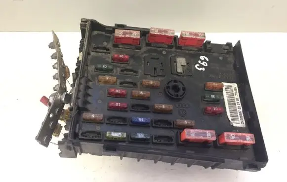 Volkswagen PASSAT B6 Fuse module 3C0937125 63592777