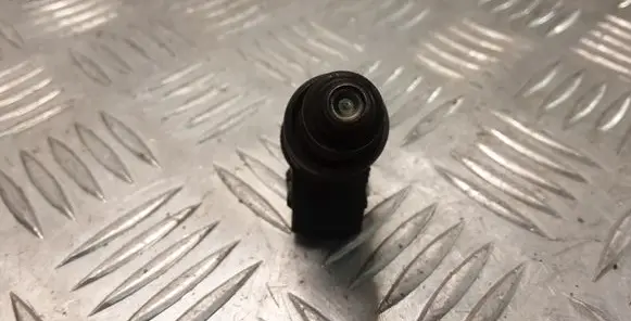 Volkswagen Golf IV Fuel injector 037906031AA
