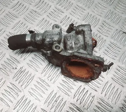 Ford Focus Thermostat/thermostat housing 9K457AB
