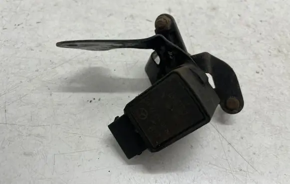 Mercedes-Benz E W211 Headlight/headlamp level sensor A0105427717