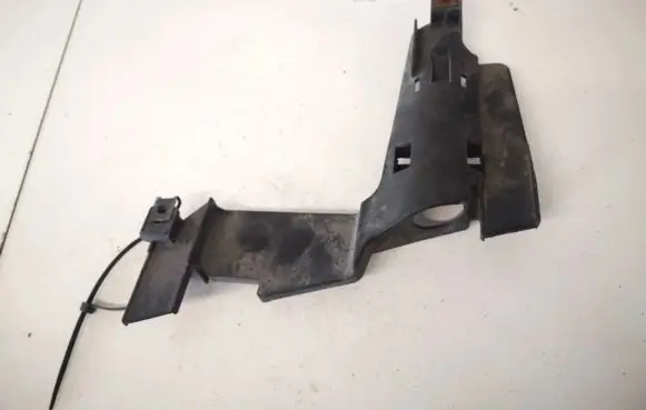 BMW 3 E46 Headlight/headlamp mounting bracket 1301073017