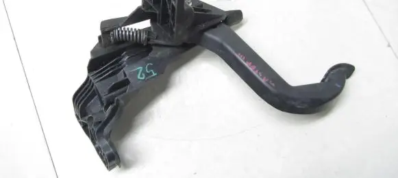 Renault Master III Clutch pedal 