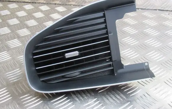 Mercedes-Benz GLE W167 Dashboard air vent grill cover trim A1678301300
