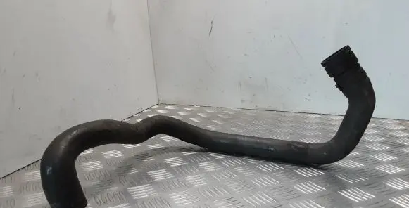 Volkswagen PASSAT B6 Engine coolant pipe/hose