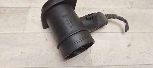 Volkswagen PASSAT B5.5 Mass air flow meter 0281002463 038906461