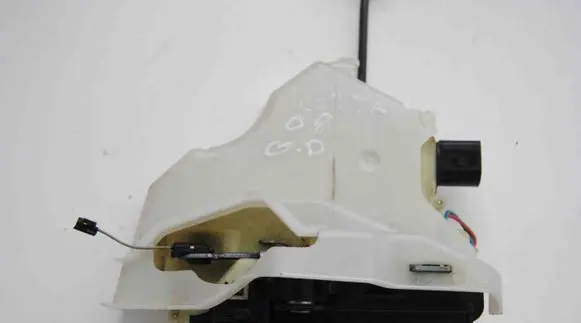 Volkswagen Jetta V Rear door lock