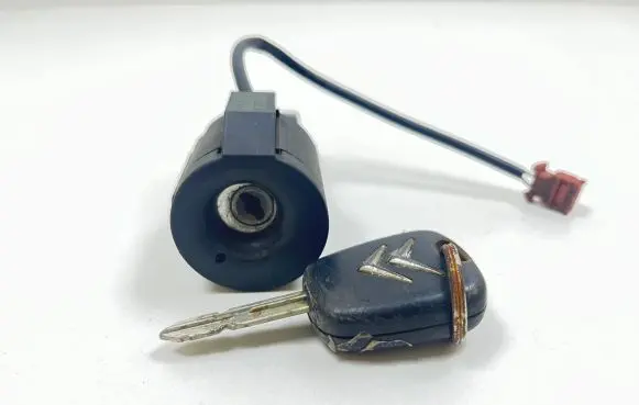 Citroen Xsara Picasso Ignition lock 9641551180 N0501599