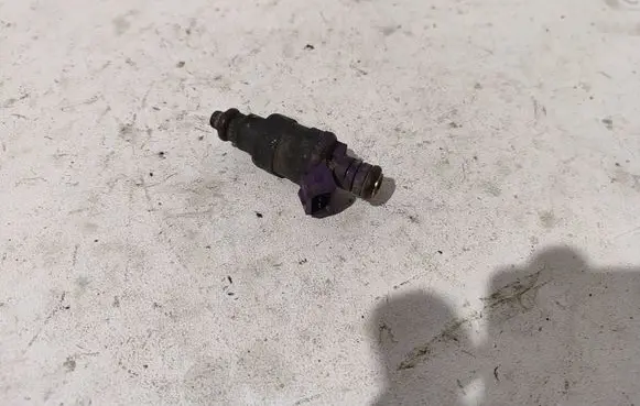 Volvo S40, V40 Fuel injector 9125118