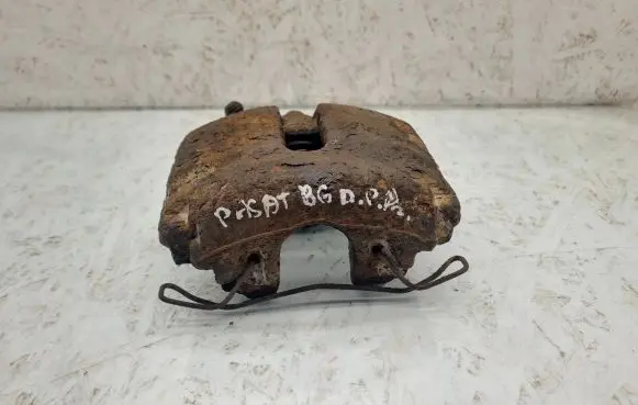 Volkswagen PASSAT B6 Front brake caliper