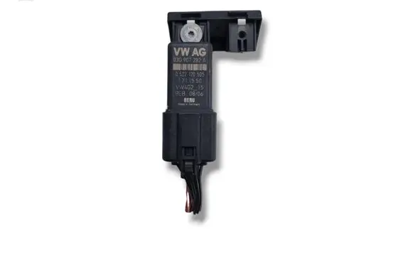 Audi A3 S3 A3 Sportback 8P Glow plug pre-heat relay 0522120505 03G907282A